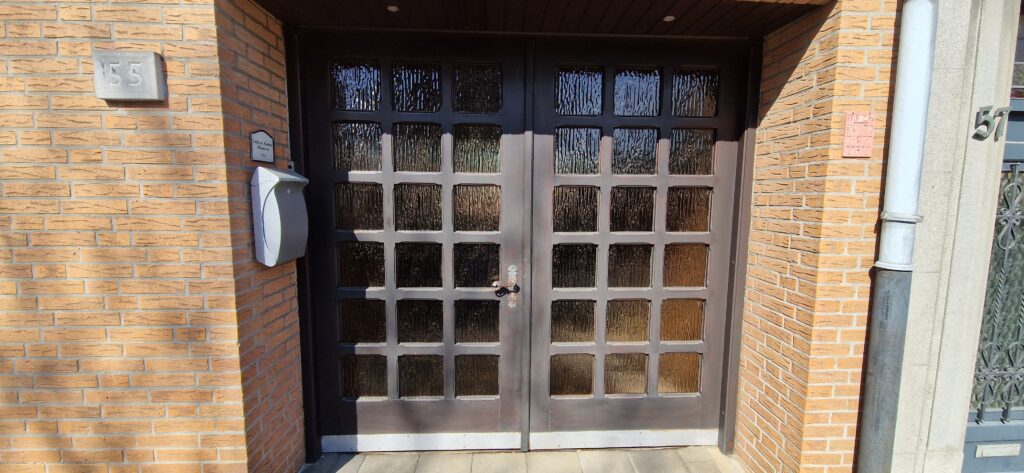 Poort deur Hovenstraat in oude staat